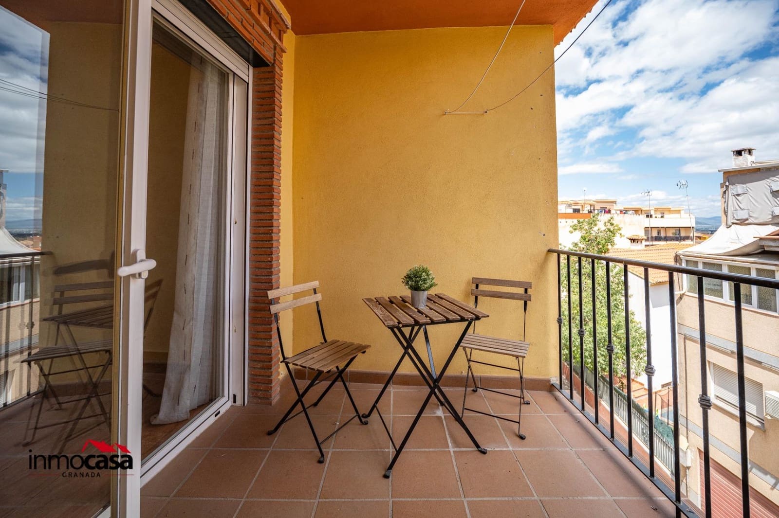 3 bedroom Flat for sale in Ogijares with garage - € 219,900 (Ref: 9820643)