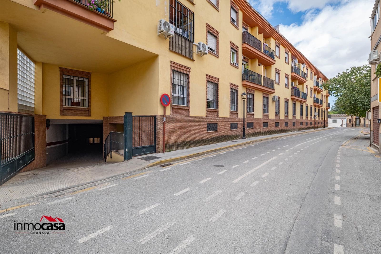 3 bedroom Flat for sale in Ogijares with garage - € 219,900 (Ref: 9820643)