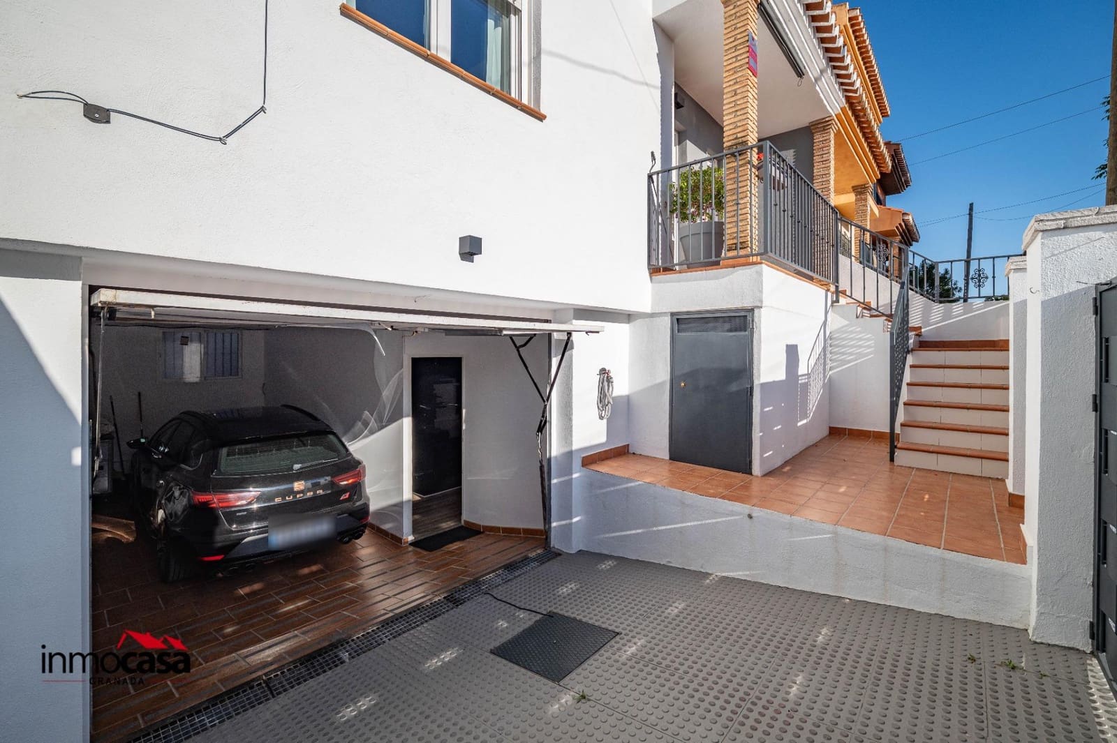 3 soveværelse Rækkehus til salg i Ambroz med garage - € 260.000 (Ref: 9823044)