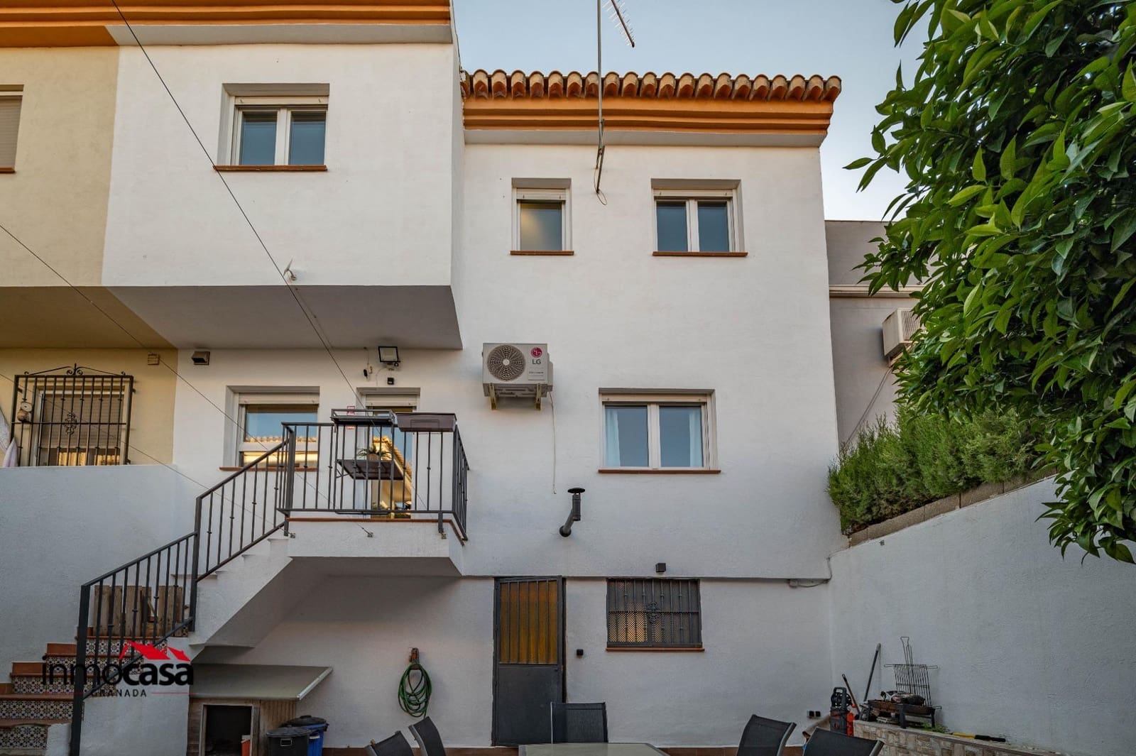 3 soveværelse Rækkehus til salg i Ambroz med garage - € 260.000 (Ref: 9823044)