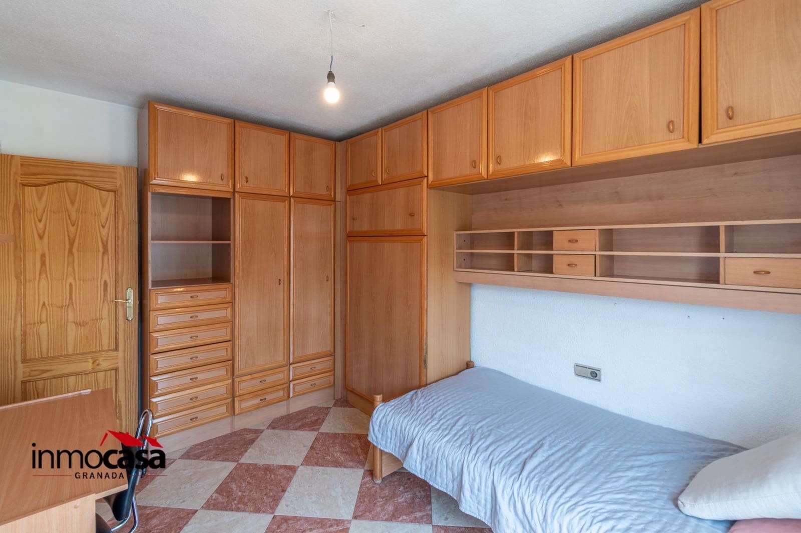 3 Zimmer Wohnung zu verkaufen in Granada Stadt - 129.000 € (Ref: 9823046)