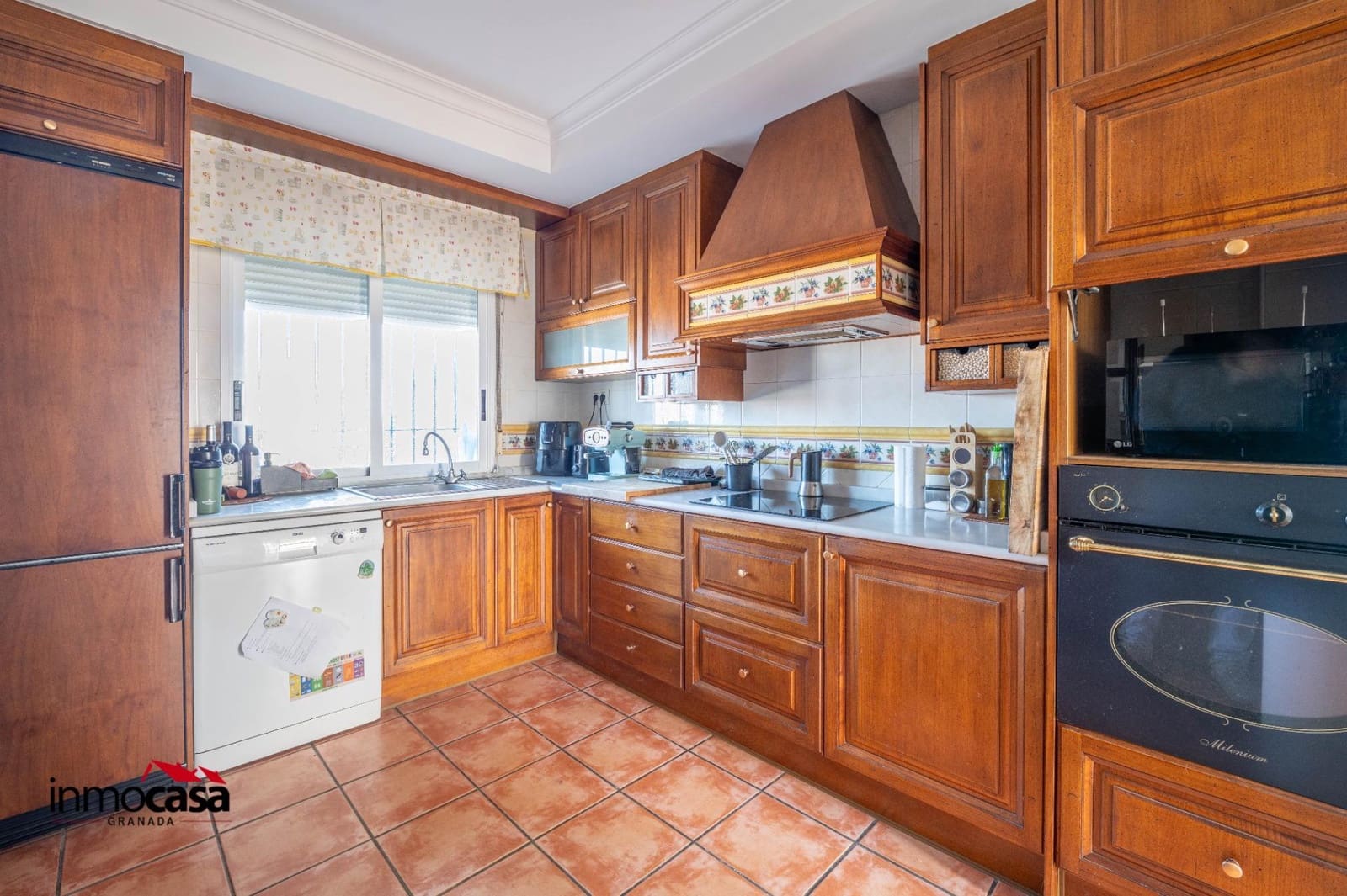 4 bedroom Villa for sale in Viznar with pool garage - € 339,000 (Ref: 9825407)