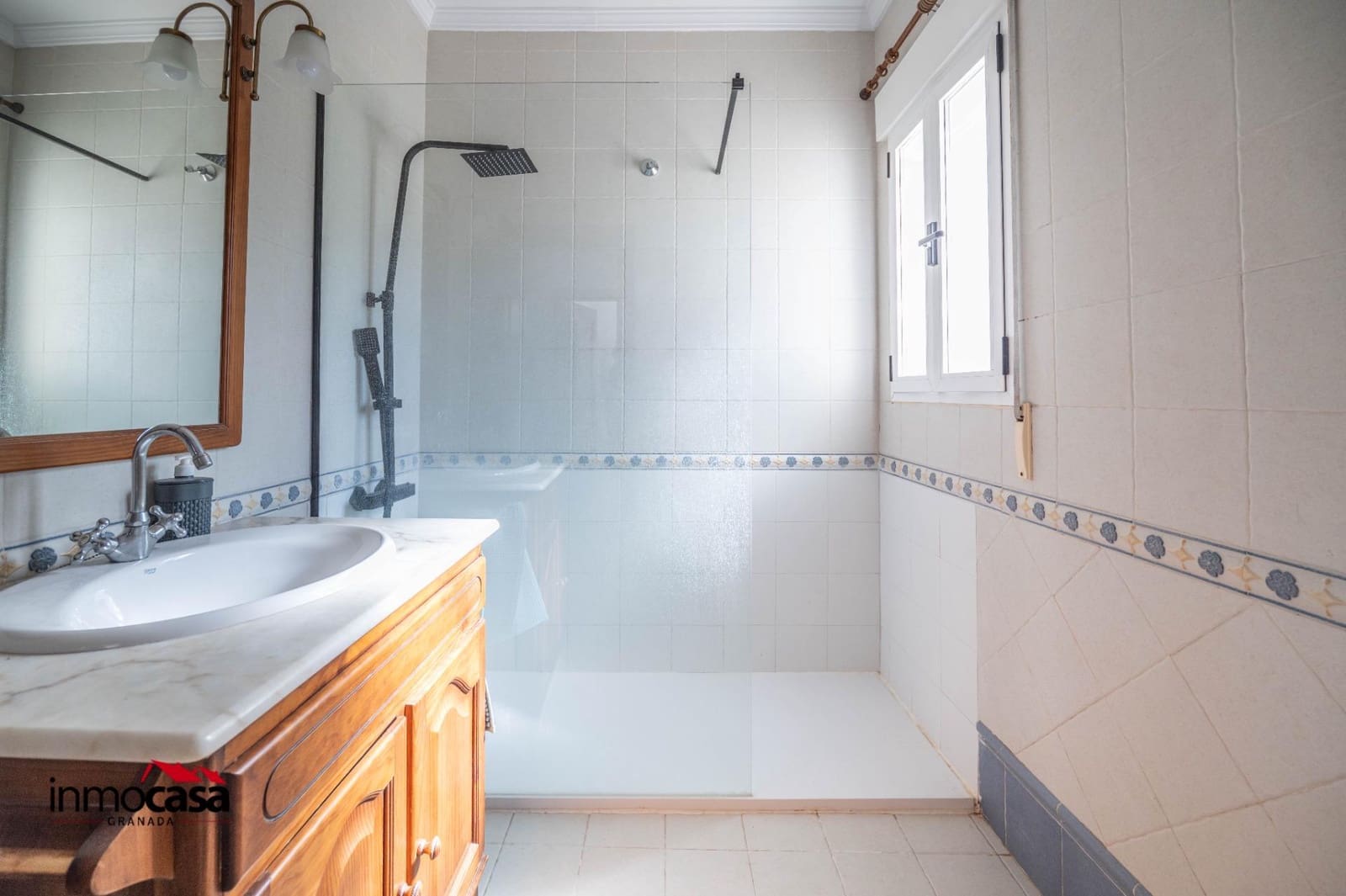 4 bedroom Villa for sale in Viznar with pool garage - € 339,000 (Ref: 9825407)