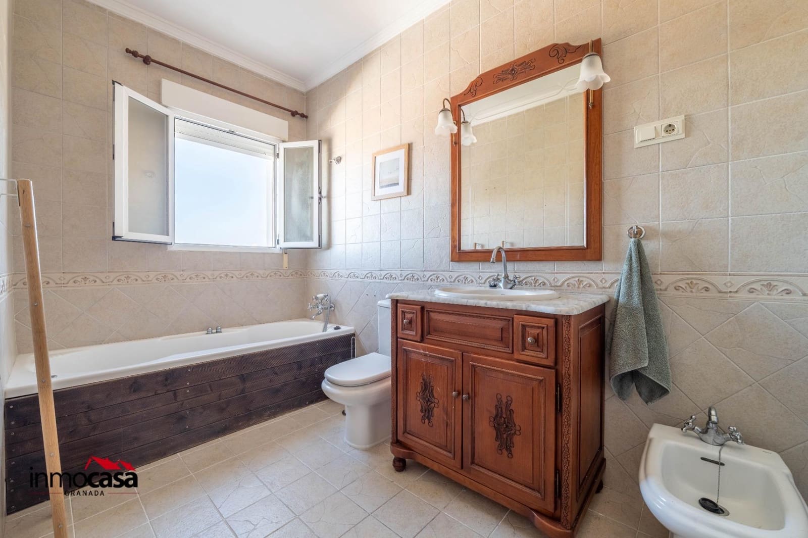 4 bedroom Villa for sale in Viznar with pool garage - € 339,000 (Ref: 9825407)