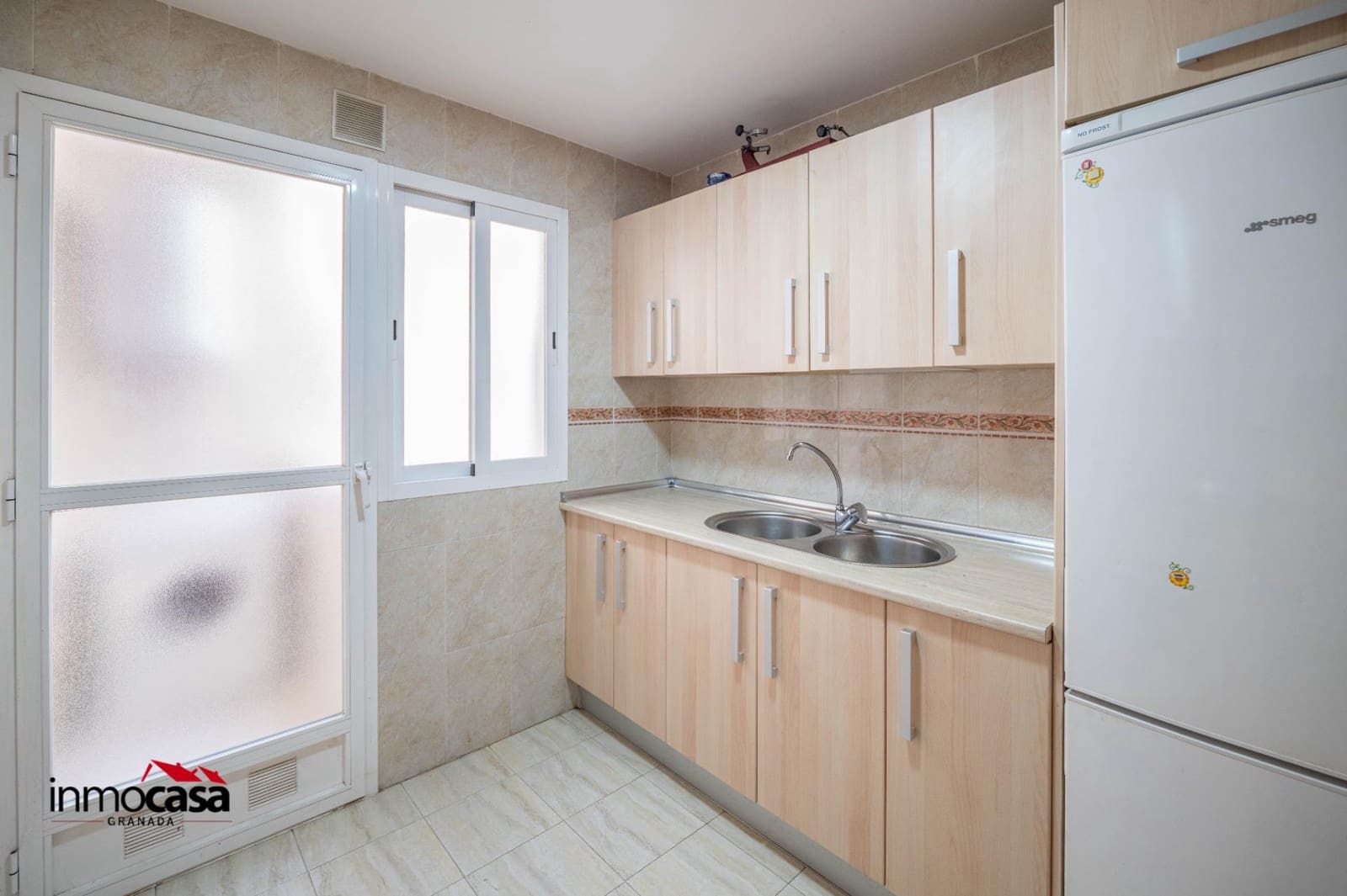 2 bedroom Flat for sale in Las Gabias with pool garage - € 160,000 (Ref: 9855611)
