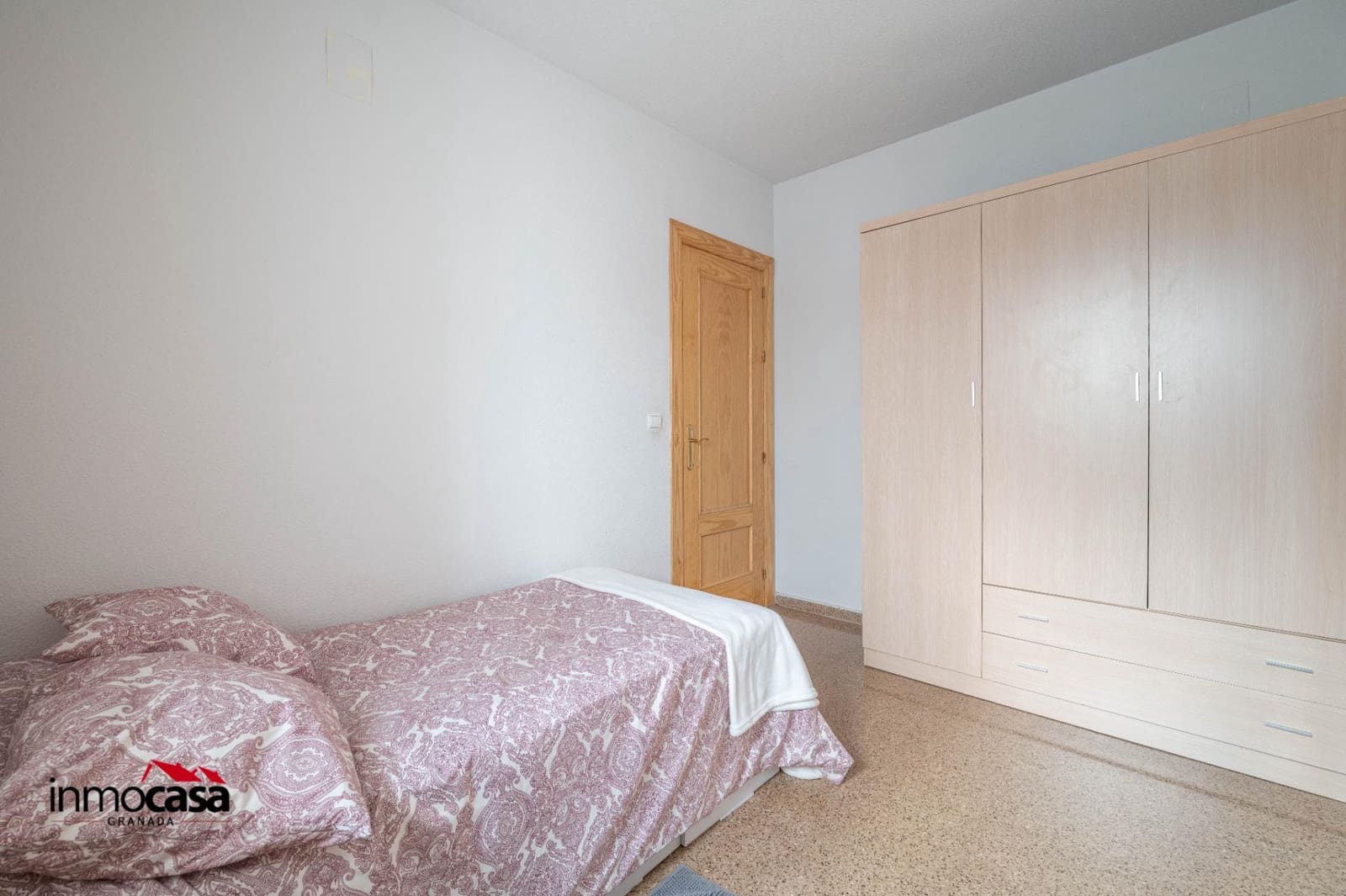2 bedroom Flat for sale in Las Gabias with pool garage - € 160,000 (Ref: 9855611)