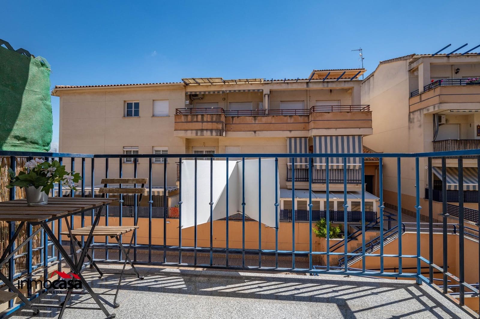 2 bedroom Flat for sale in Las Gabias with pool garage - € 160,000 (Ref: 9855611)