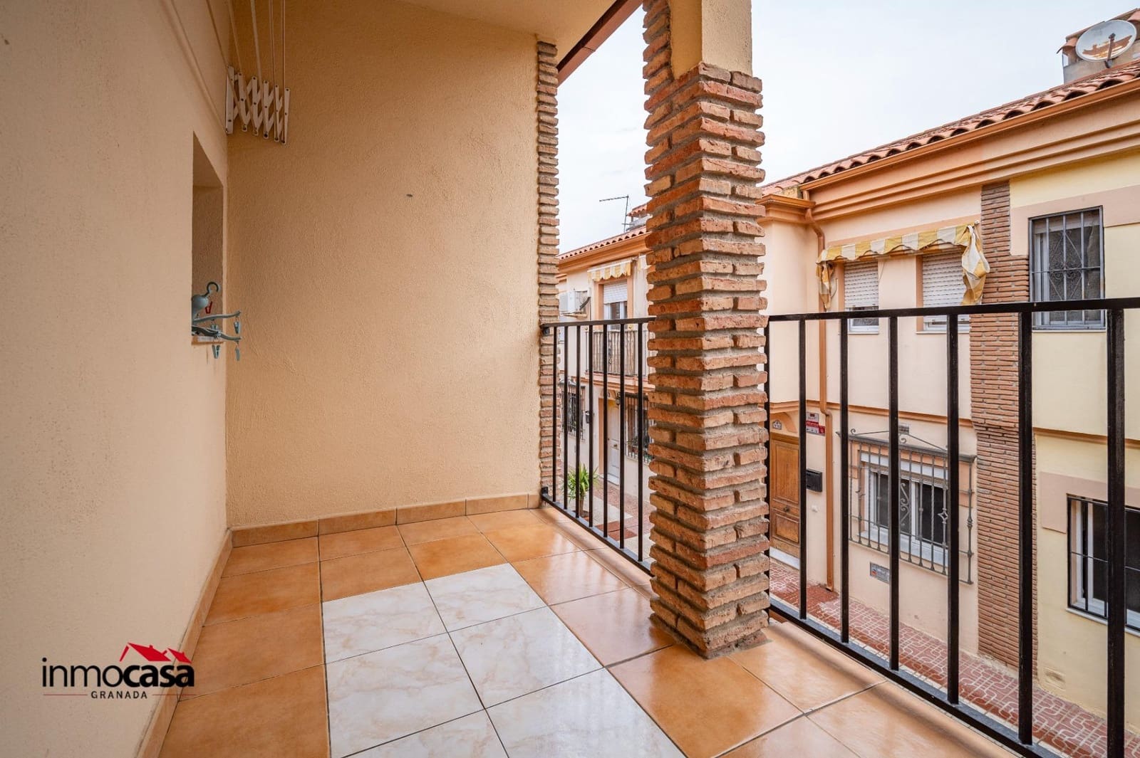 3 slaapkamer Rijtjeshuis te koop in Las Gabias - € 182.000 (Ref: 9861992)