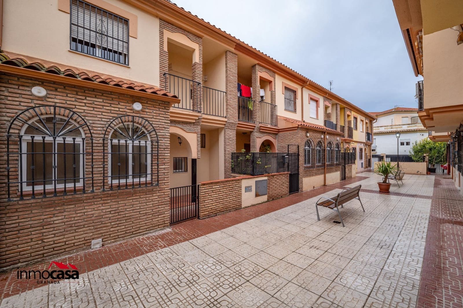 3 slaapkamer Rijtjeshuis te koop in Las Gabias - € 182.000 (Ref: 9861992)