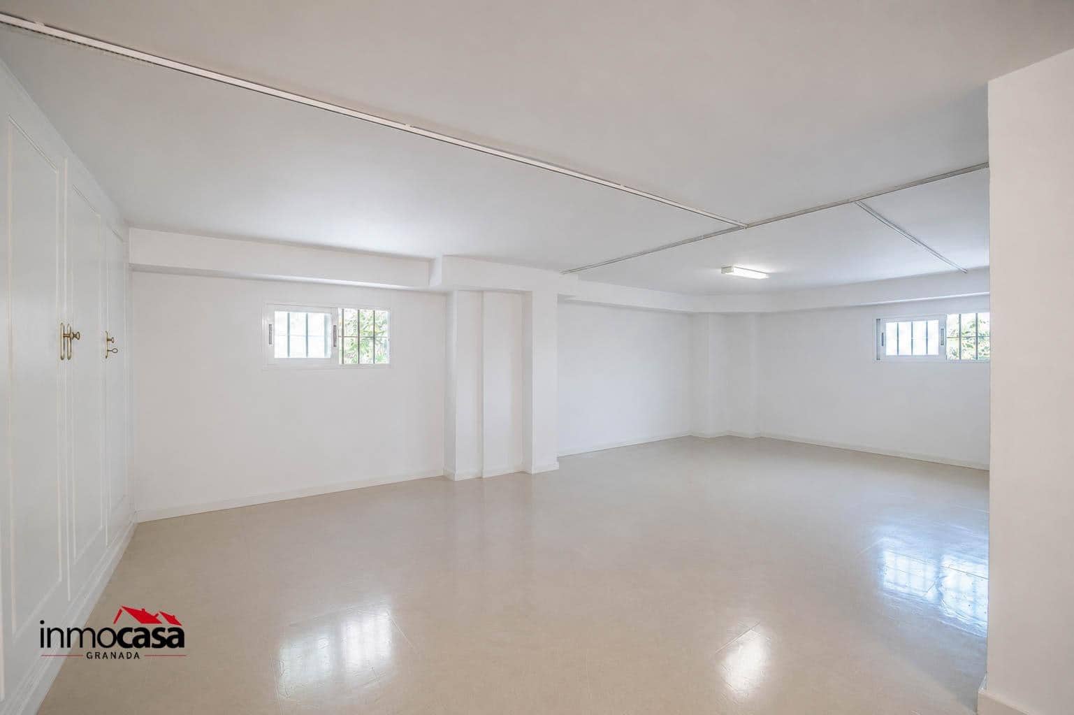 Commercieel te koop in Granada stad - € 188.000 (Ref: 9867108)