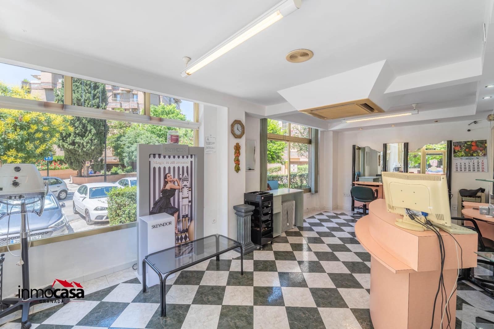 Commercieel te koop in Granada stad - € 188.000 (Ref: 9867108)