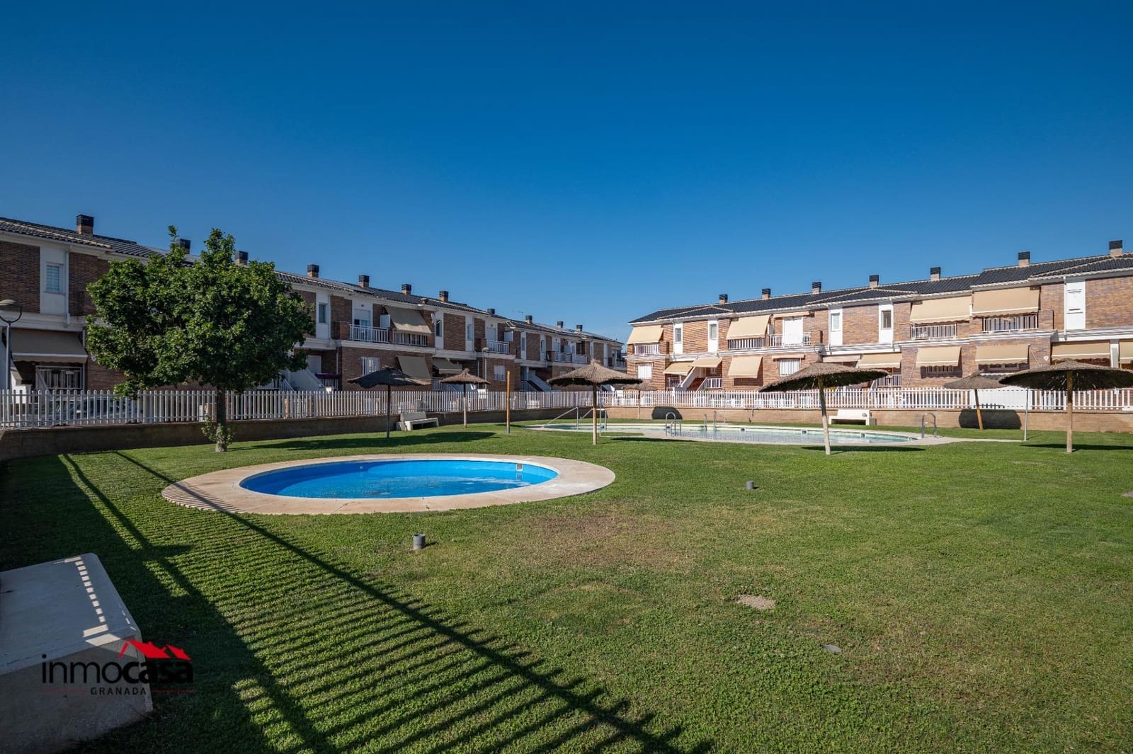 4 quarto Moradia em Banda para venda em Belicena com piscina garagem - 259 000 € (Ref: 9878991)