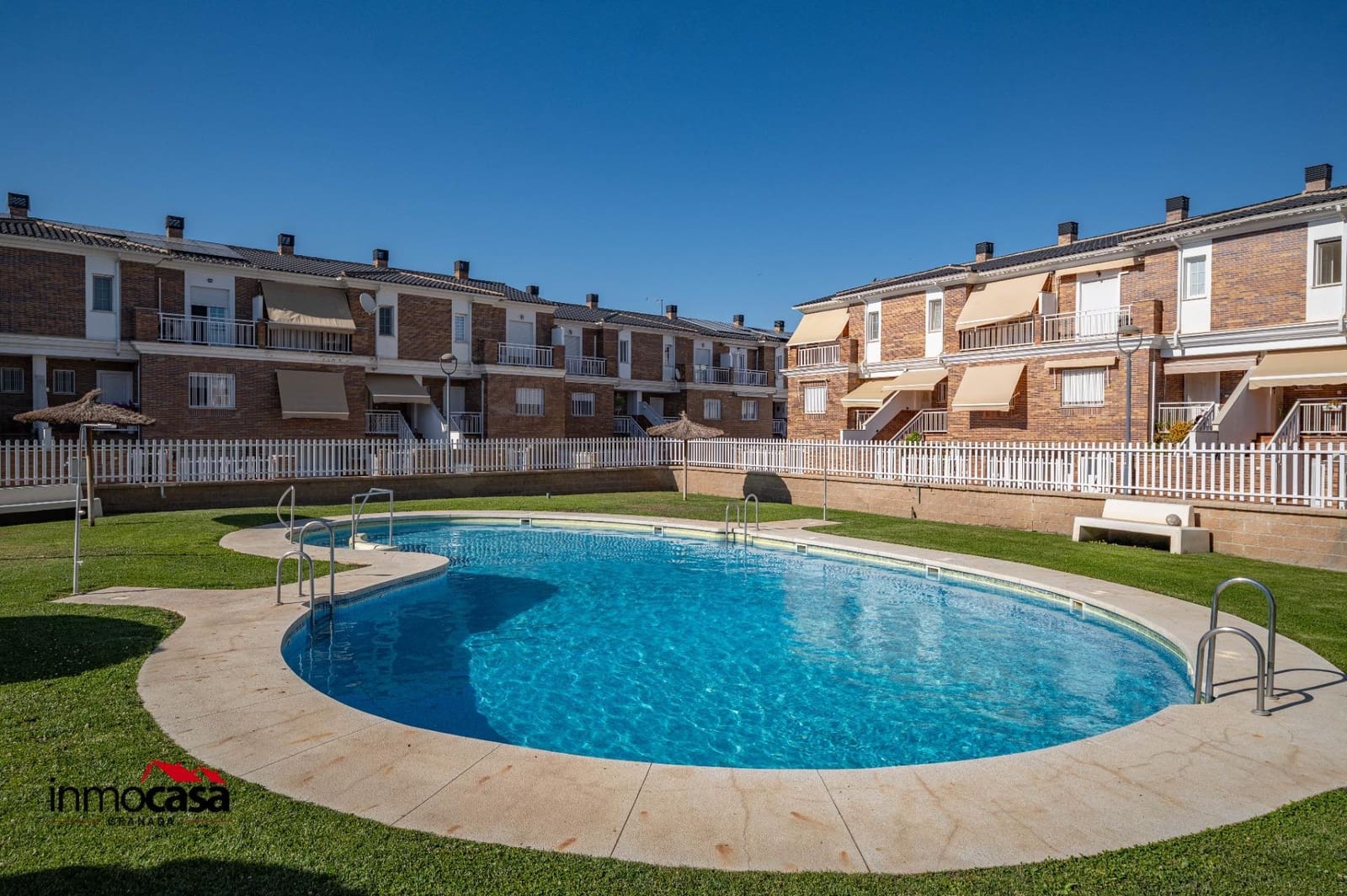 4 quarto Moradia em Banda para venda em Belicena com piscina garagem - 259 000 € (Ref: 9878991)