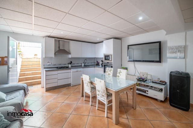 4 makuuhuone Rivitalo myytävänä paikassa Píñar - 95 000 € (Ref: 9890526)