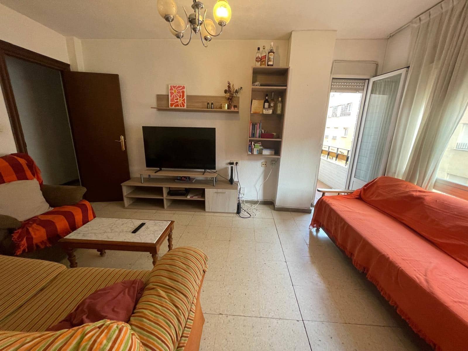 3 soveværelse Lejlighed til leje i Granada by - € 900 (Ref: 9892506)