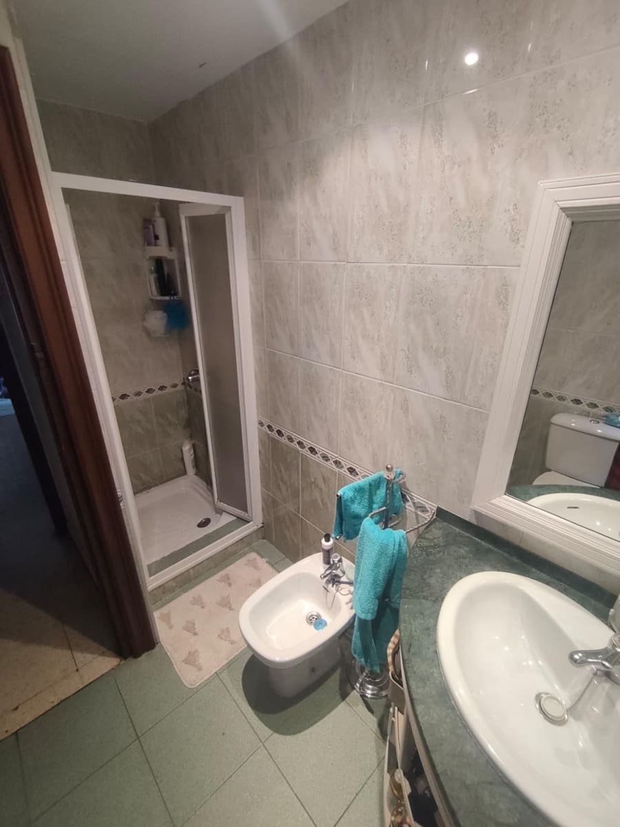 3 soveværelse Lejlighed til leje i Granada by - € 900 (Ref: 9892506)