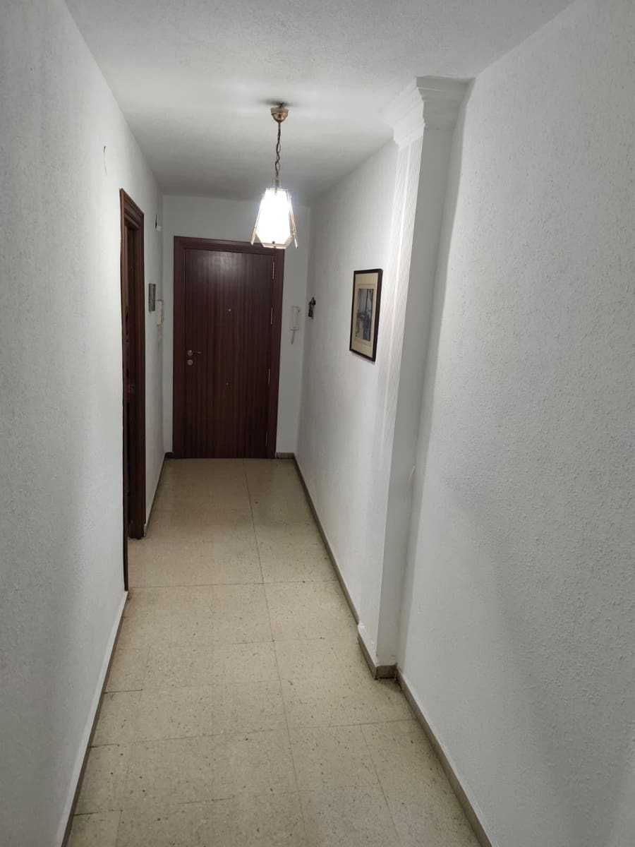 3 soveværelse Lejlighed til leje i Granada by - € 900 (Ref: 9892506)