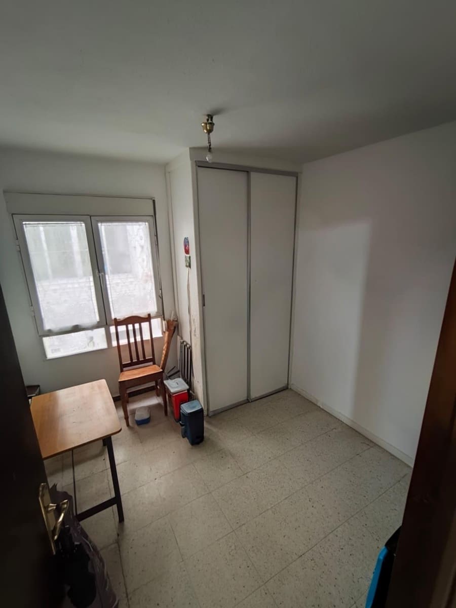 3 soveværelse Lejlighed til leje i Granada by - € 900 (Ref: 9892506)