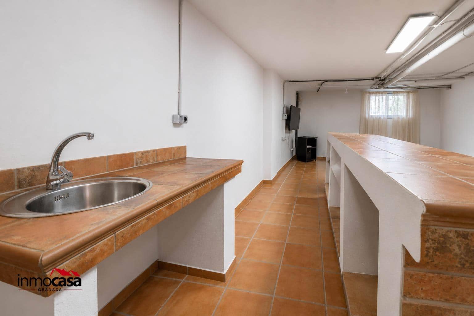 3 slaapkamer Halfvrijstaande villa te koop in Jun met zwembad garage - € 255.000 (Ref: 9894052)