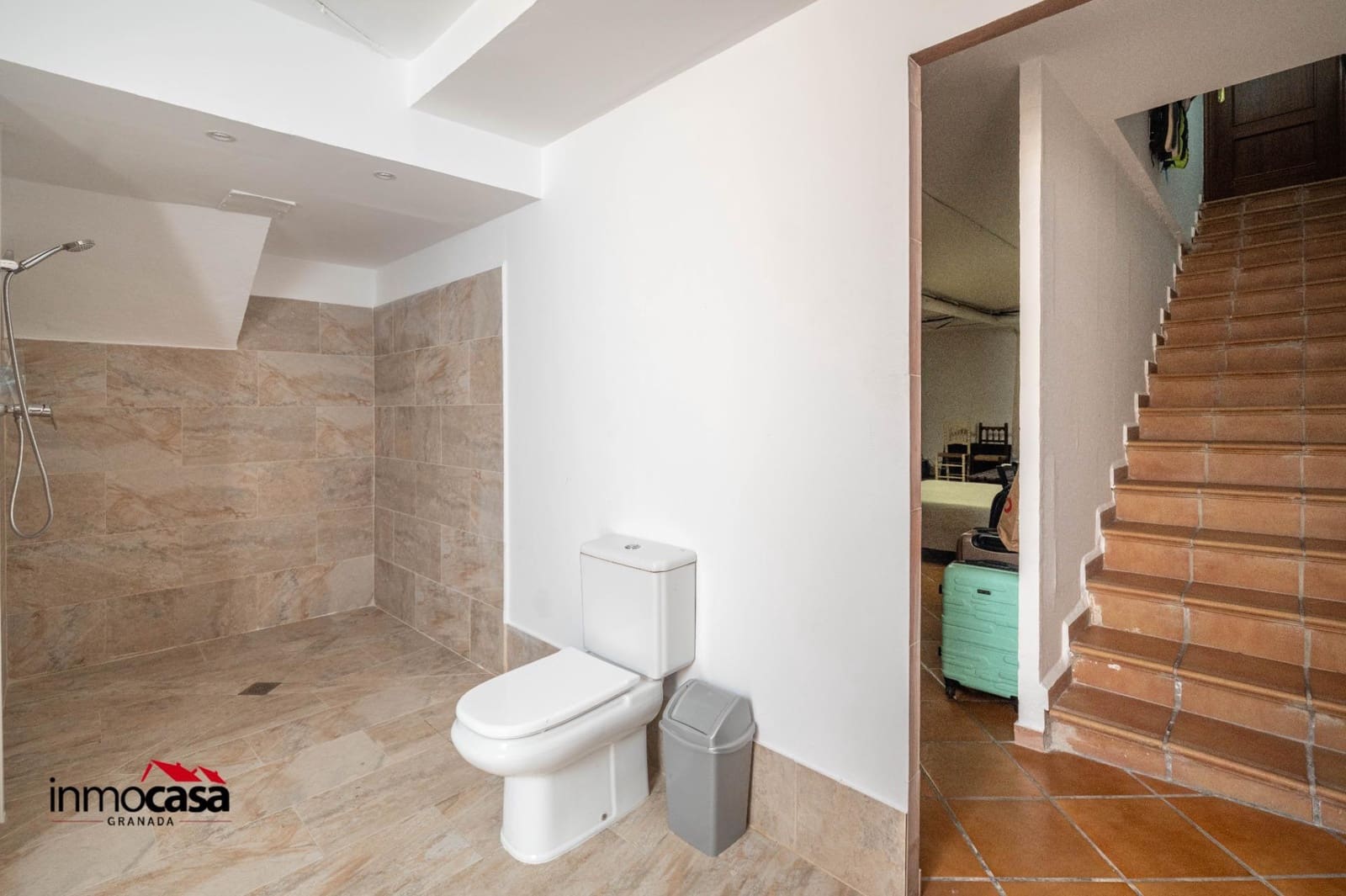 3 slaapkamer Halfvrijstaande villa te koop in Jun met zwembad garage - € 255.000 (Ref: 9894052)