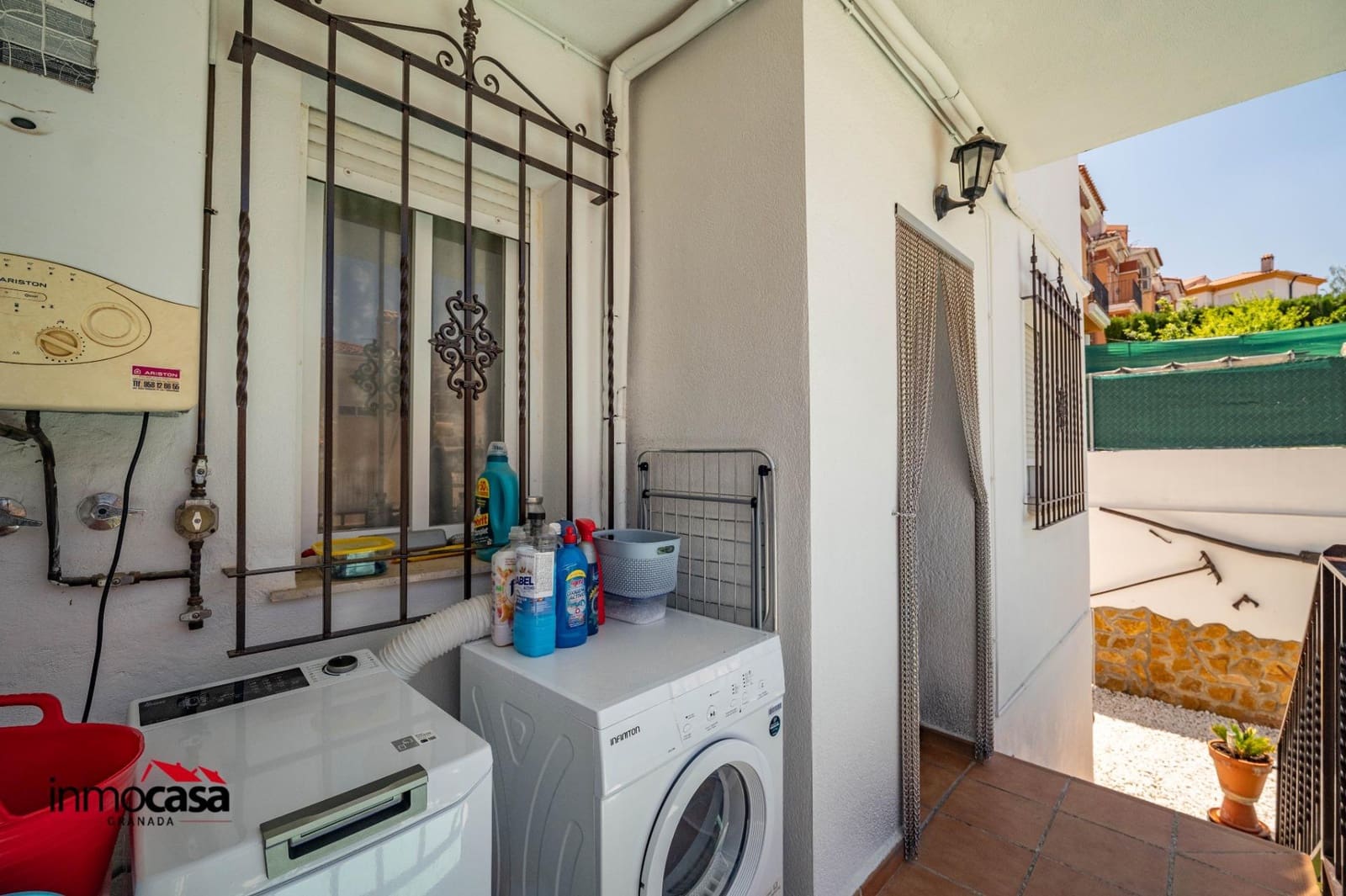 3 slaapkamer Halfvrijstaande villa te koop in Jun met zwembad garage - € 255.000 (Ref: 9894052)