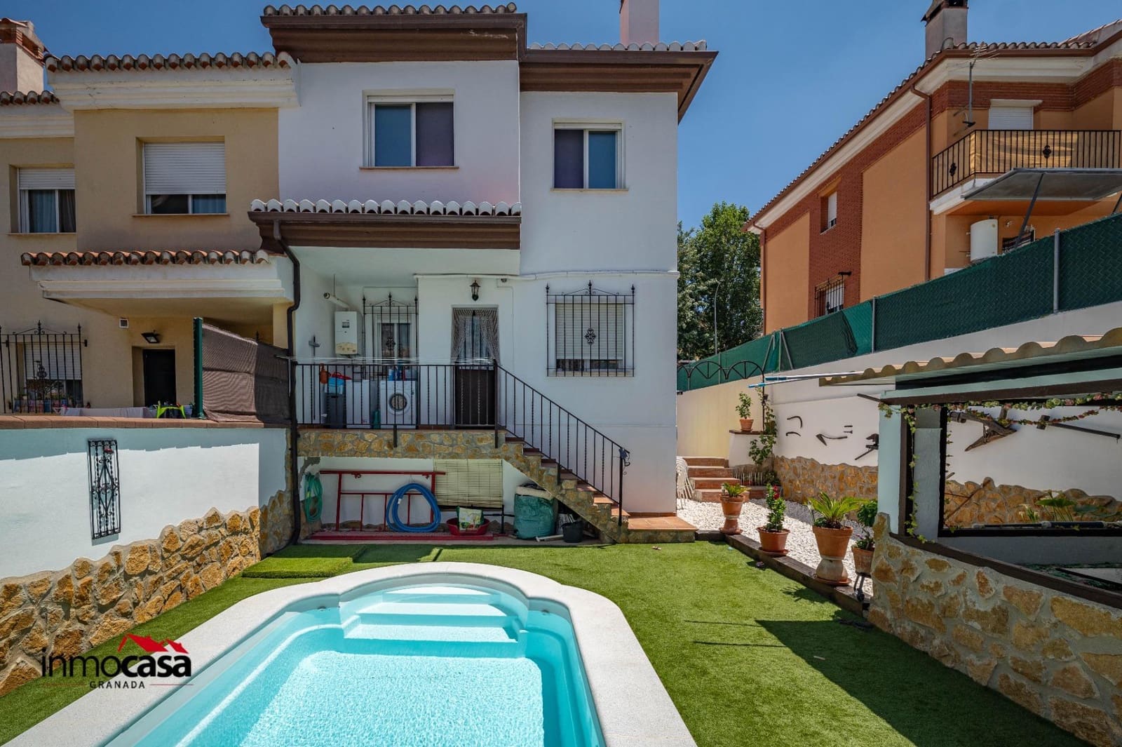 3 slaapkamer Halfvrijstaande villa te koop in Jun met zwembad garage - € 255.000 (Ref: 9894052)