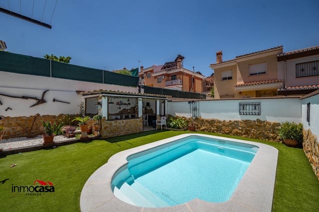 3 slaapkamer Halfvrijstaande villa te koop in Jun met zwembad garage - € 255.000 (Ref: 9894052)
