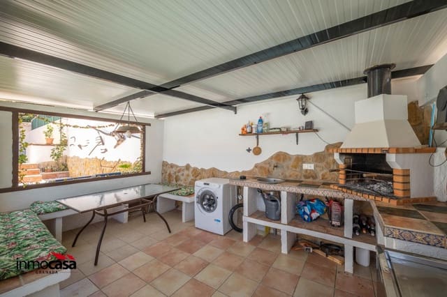 3 slaapkamer Halfvrijstaande villa te koop in Jun met zwembad garage - € 255.000 (Ref: 9894052)