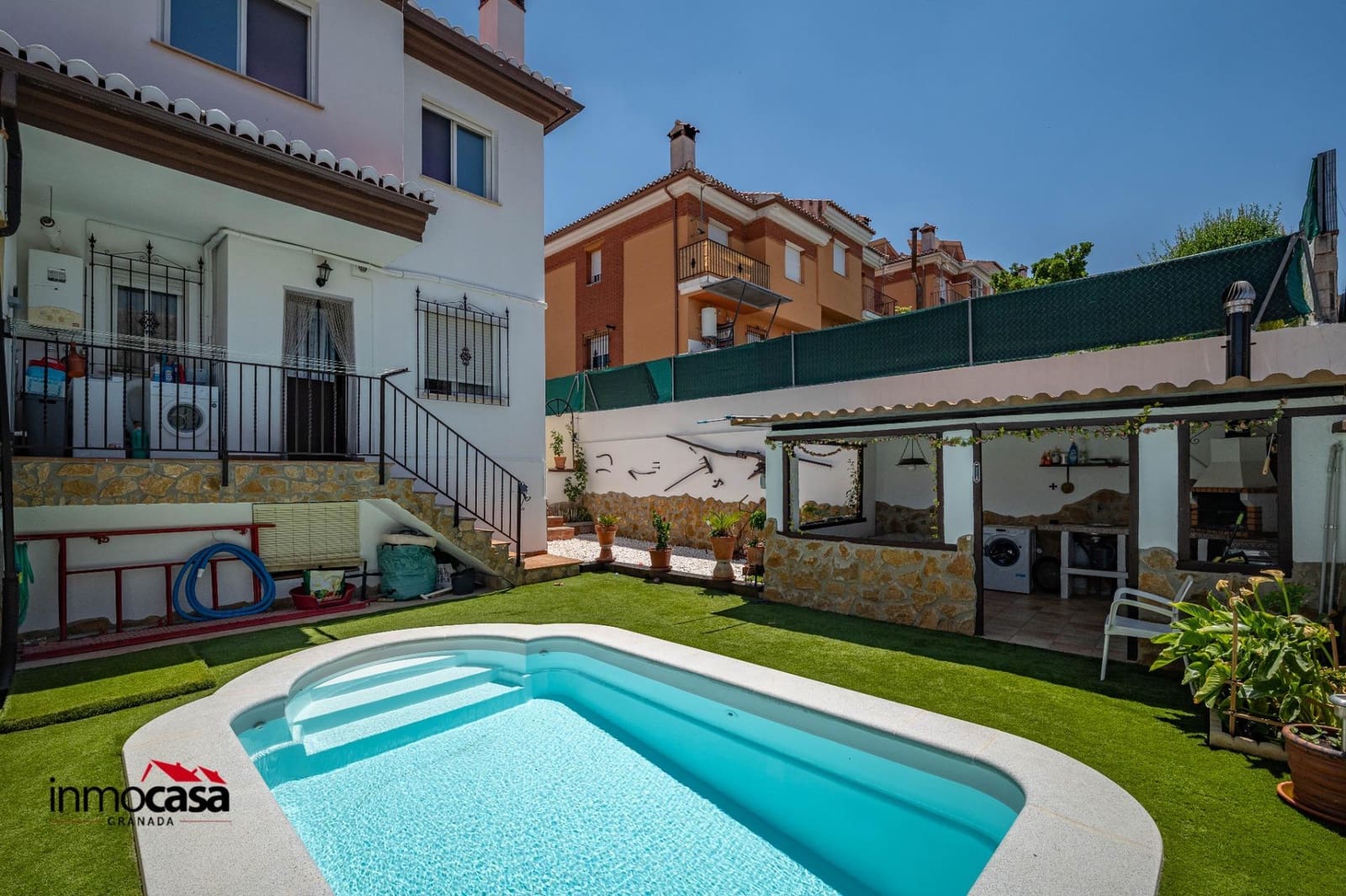 3 slaapkamer Halfvrijstaande villa te koop in Jun met zwembad garage - € 255.000 (Ref: 9894052)