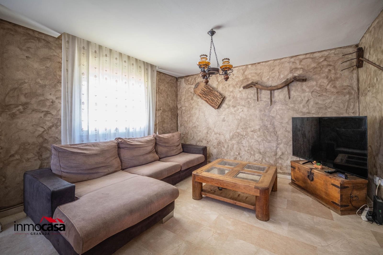 3 slaapkamer Halfvrijstaande villa te koop in Jun met zwembad garage - € 255.000 (Ref: 9894052)