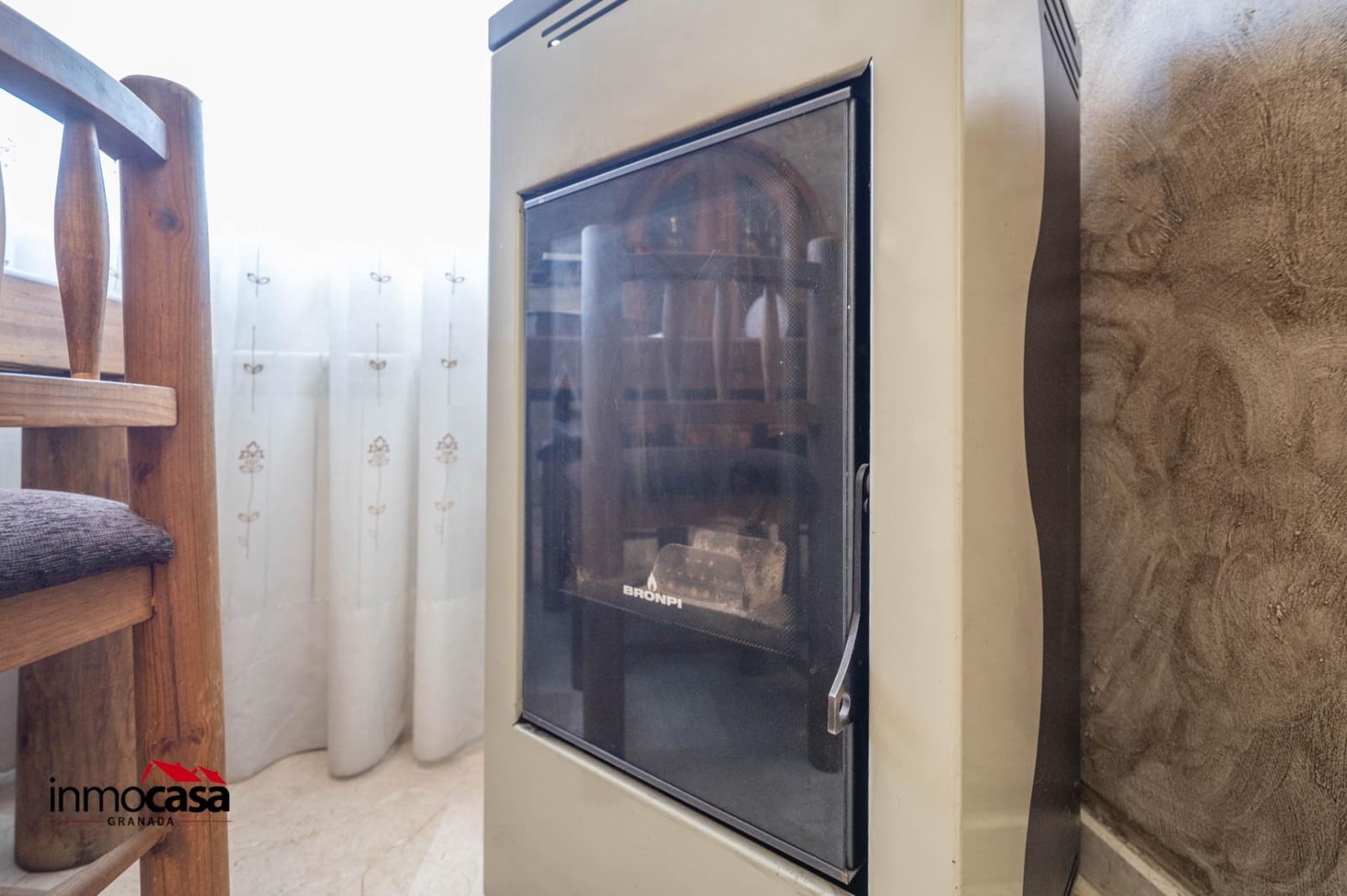 3 slaapkamer Halfvrijstaande villa te koop in Jun met zwembad garage - € 255.000 (Ref: 9894052)