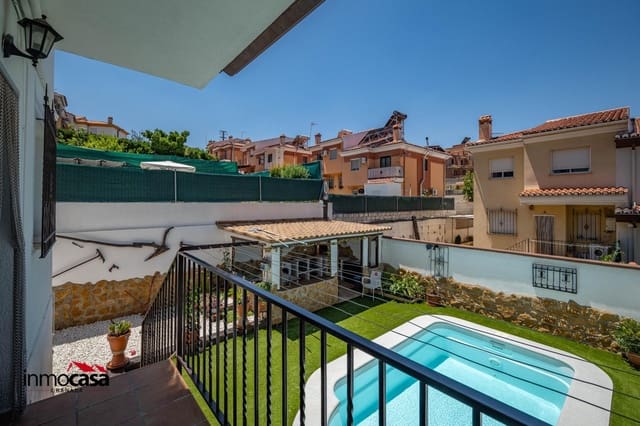 3 slaapkamer Halfvrijstaande villa te koop in Jun met zwembad garage - € 255.000 (Ref: 9894052)