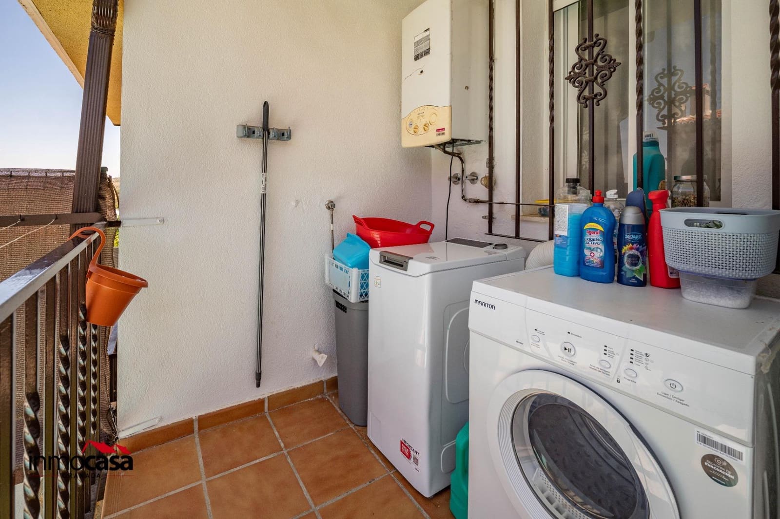 3 slaapkamer Halfvrijstaande villa te koop in Jun met zwembad garage - € 255.000 (Ref: 9894052)