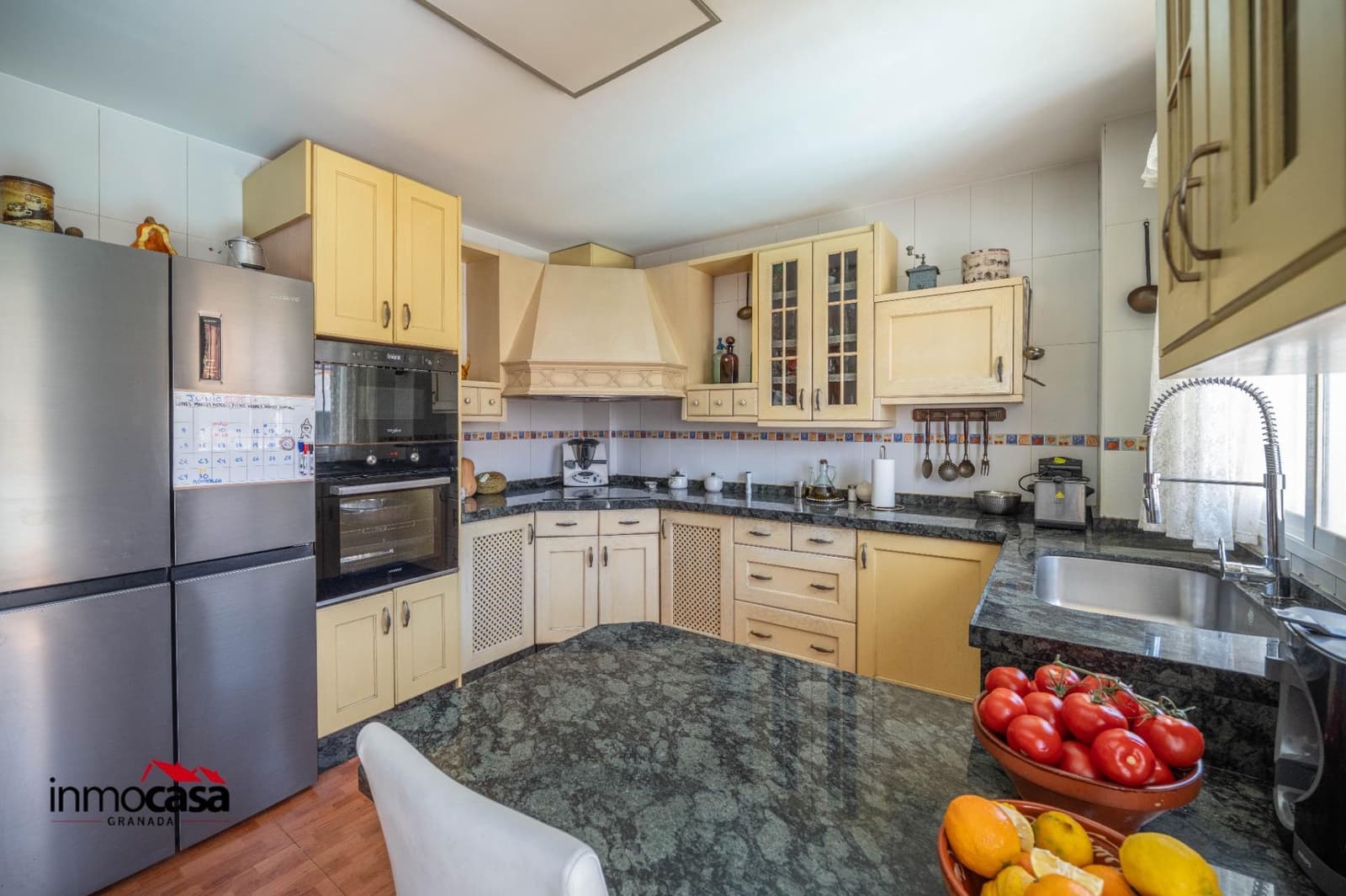 3 slaapkamer Halfvrijstaande villa te koop in Jun met zwembad garage - € 255.000 (Ref: 9894052)