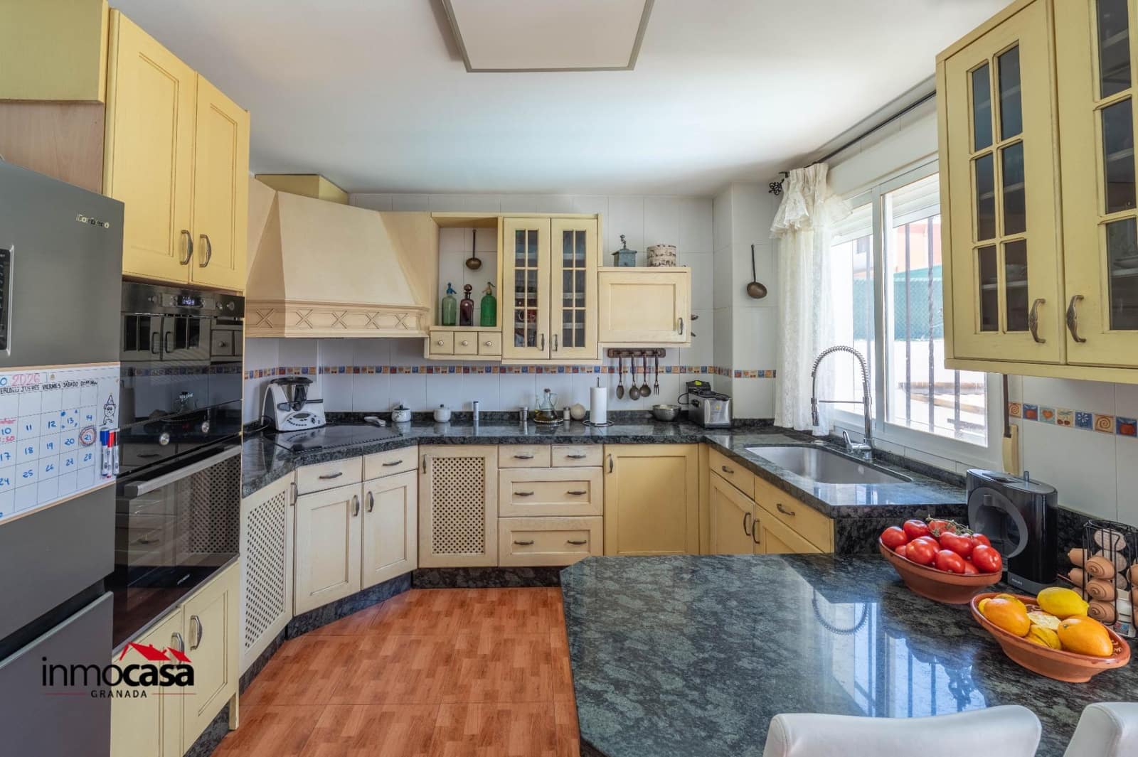 3 slaapkamer Halfvrijstaande villa te koop in Jun met zwembad garage - € 255.000 (Ref: 9894052)
