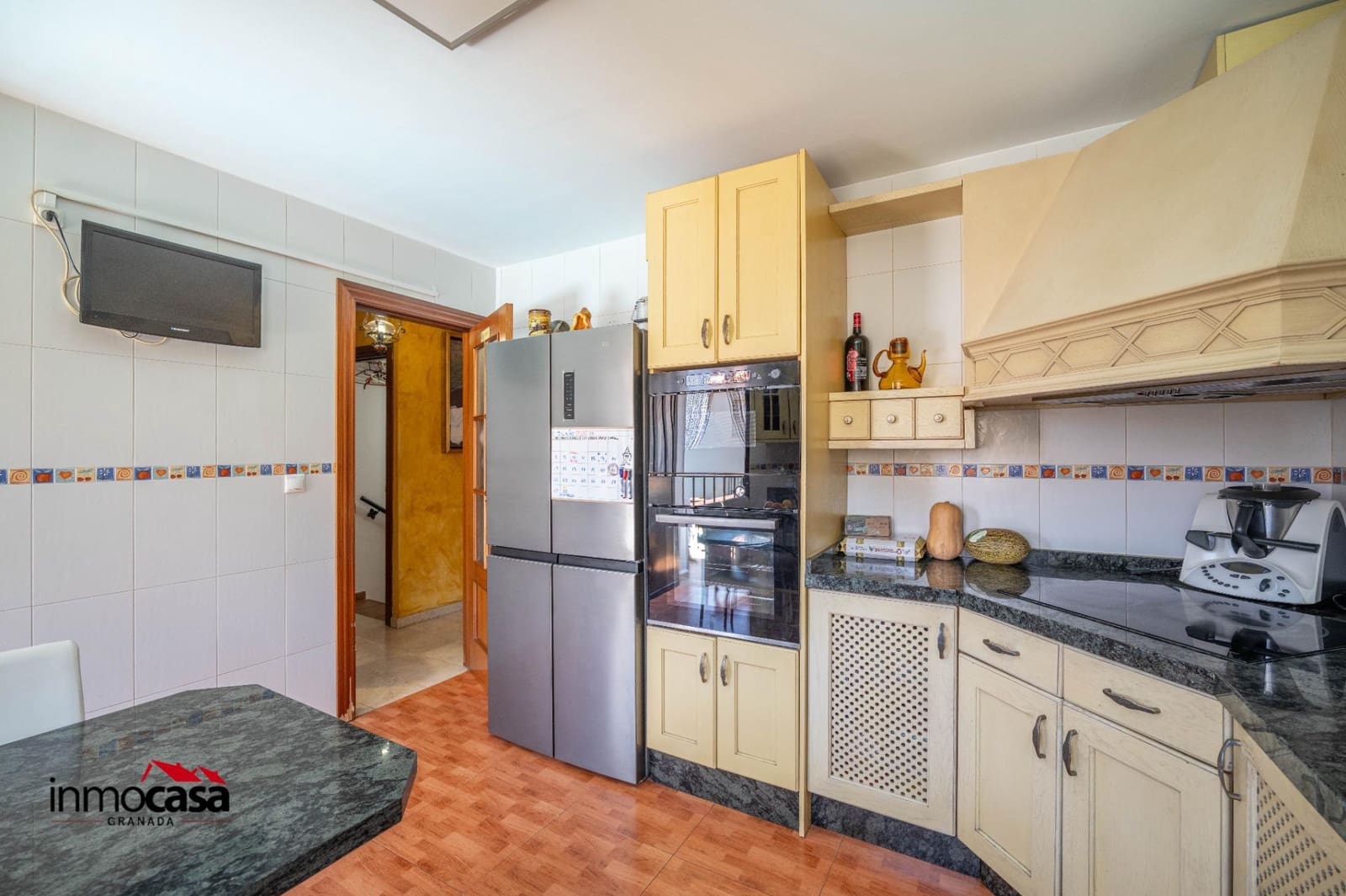 3 slaapkamer Halfvrijstaande villa te koop in Jun met zwembad garage - € 255.000 (Ref: 9894052)