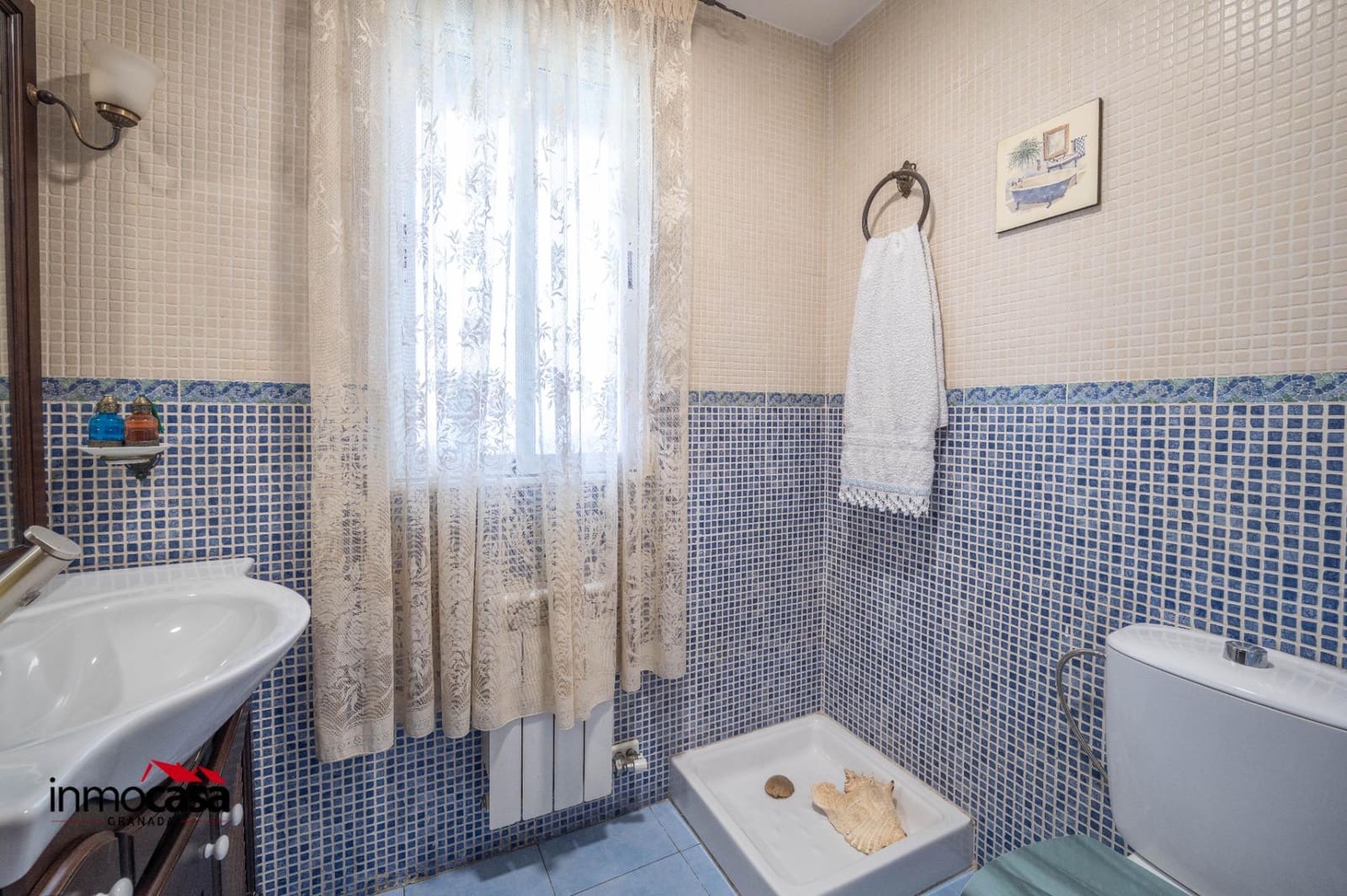 3 slaapkamer Halfvrijstaande villa te koop in Jun met zwembad garage - € 255.000 (Ref: 9894052)