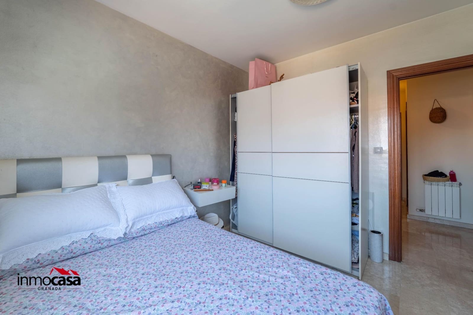 3 slaapkamer Halfvrijstaande villa te koop in Jun met zwembad garage - € 255.000 (Ref: 9894052)