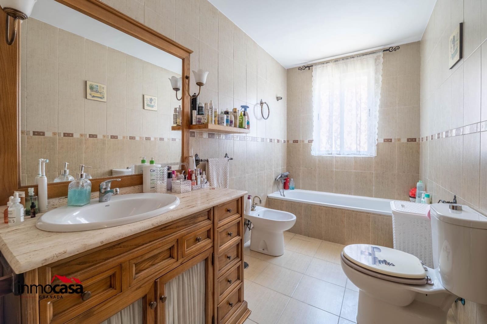 3 slaapkamer Halfvrijstaande villa te koop in Jun met zwembad garage - € 255.000 (Ref: 9894052)