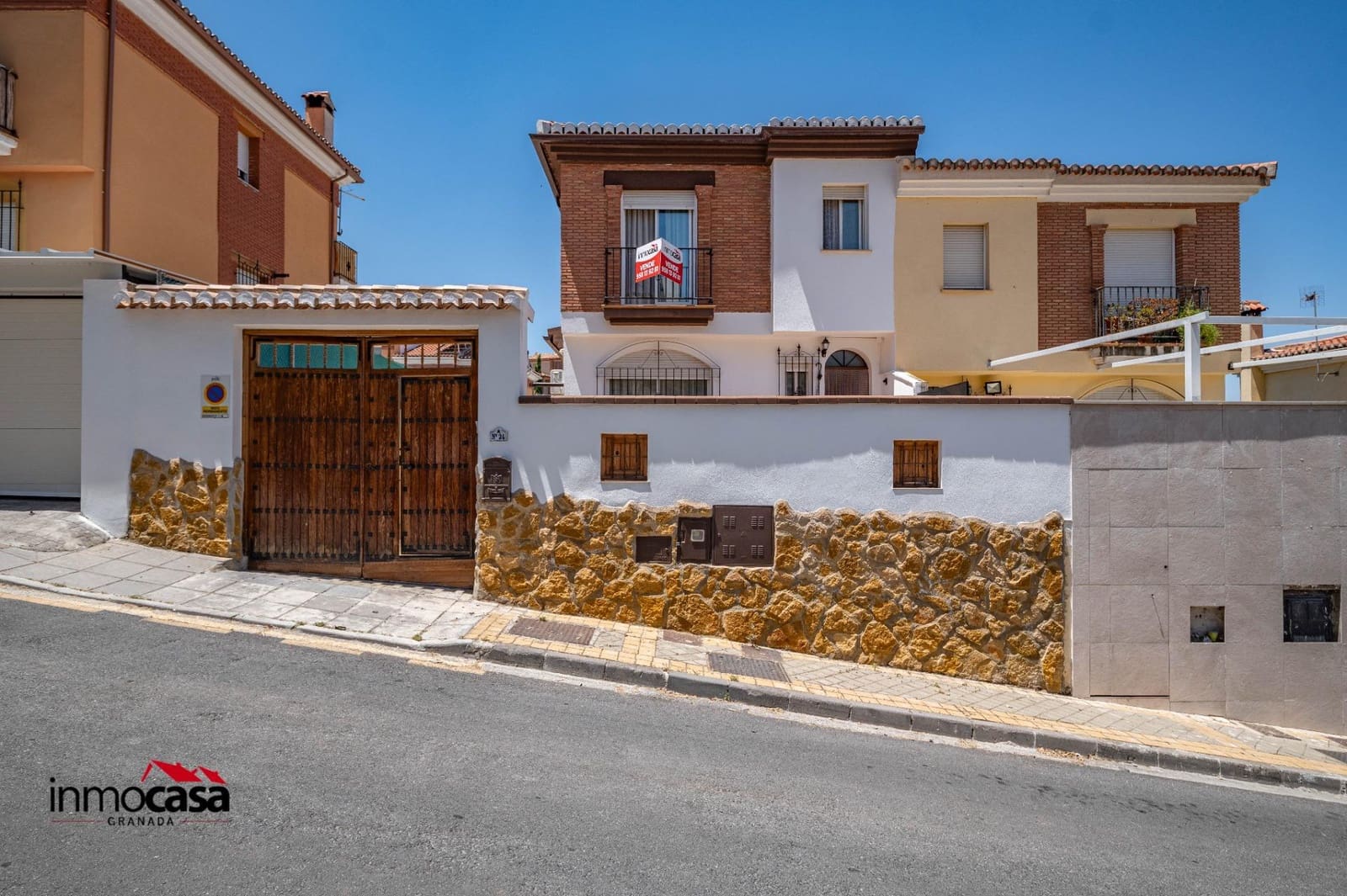 3 slaapkamer Halfvrijstaande villa te koop in Jun met zwembad garage - € 255.000 (Ref: 9894052)