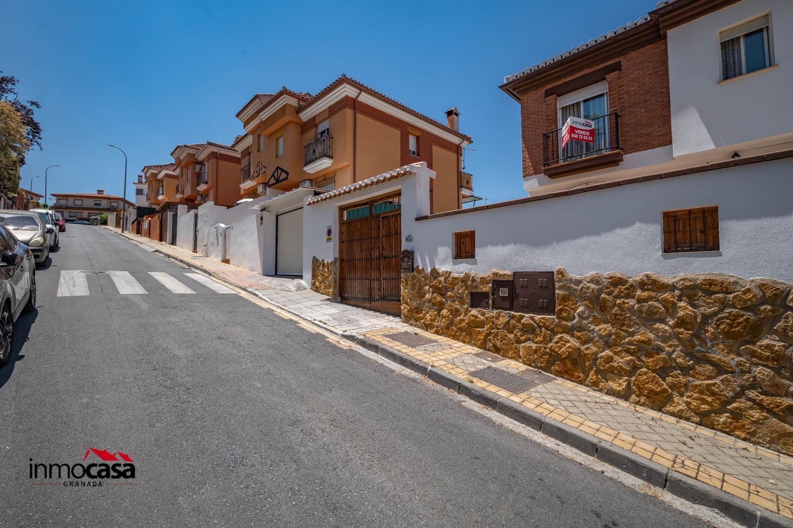 3 slaapkamer Halfvrijstaande villa te koop in Jun met zwembad garage - € 255.000 (Ref: 9894052)