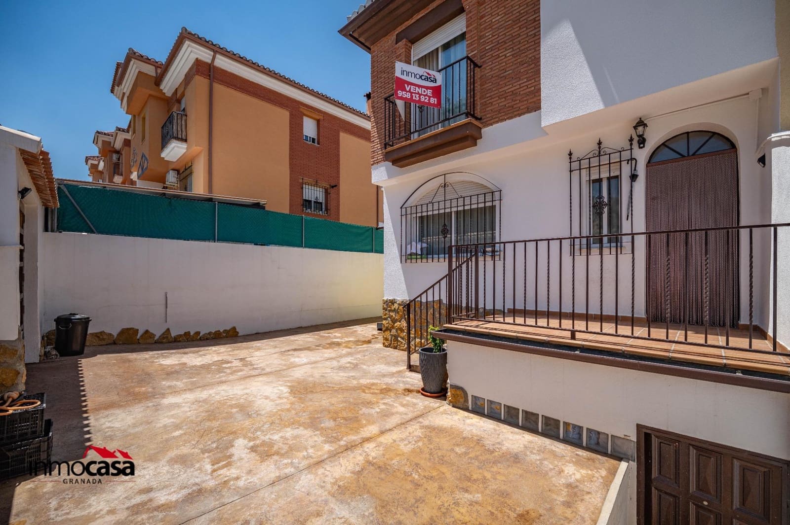 3 slaapkamer Halfvrijstaande villa te koop in Jun met zwembad garage - € 255.000 (Ref: 9894052)
