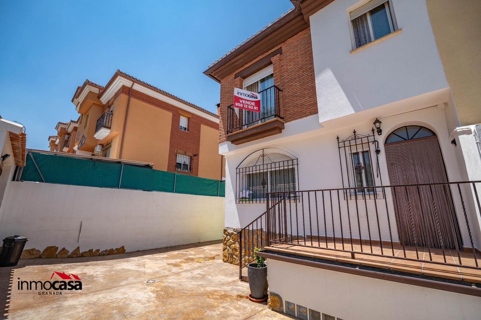 3 slaapkamer Halfvrijstaande villa te koop in Jun met zwembad garage - € 255.000 (Ref: 9894052)