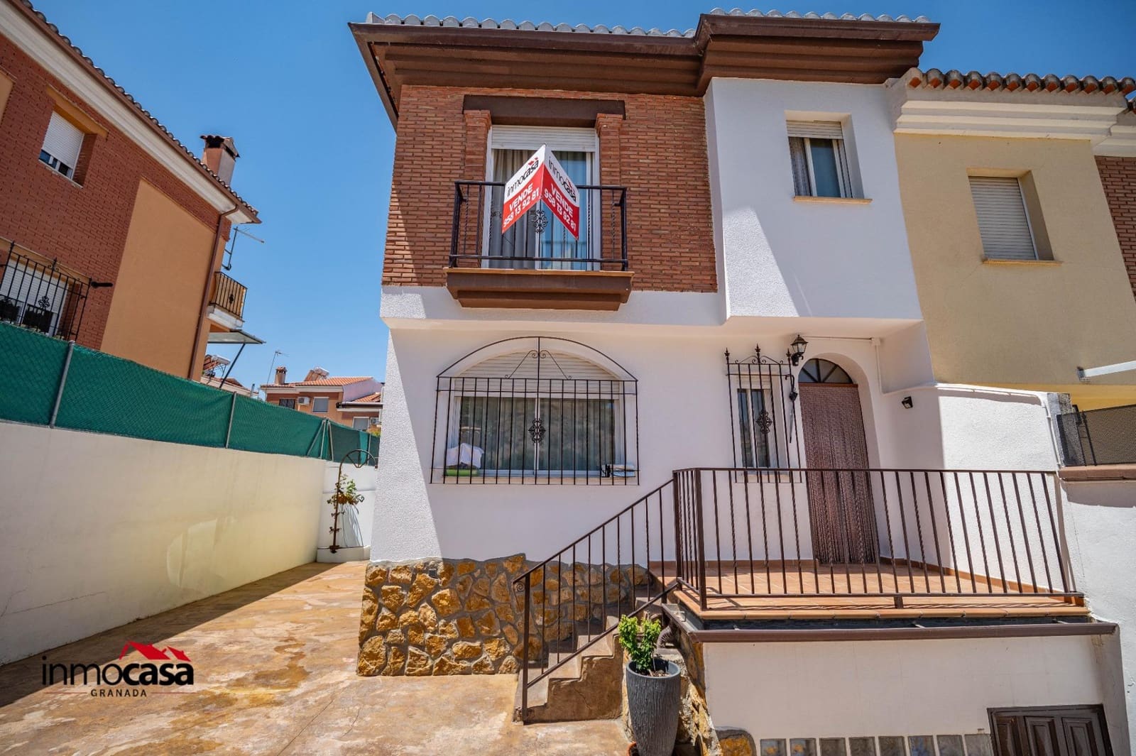 3 slaapkamer Halfvrijstaande villa te koop in Jun met zwembad garage - € 255.000 (Ref: 9894052)