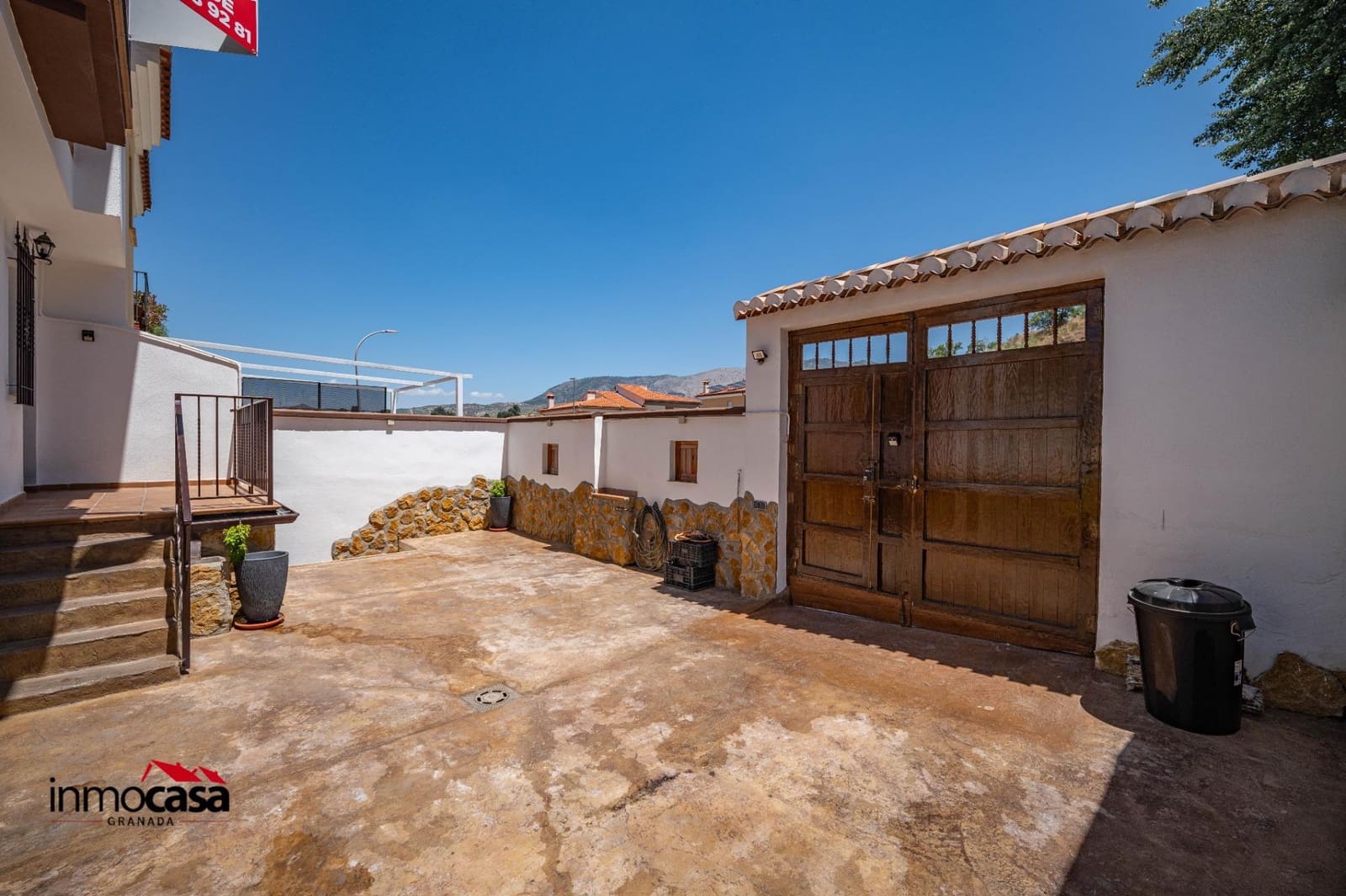3 slaapkamer Halfvrijstaande villa te koop in Jun met zwembad garage - € 255.000 (Ref: 9894052)