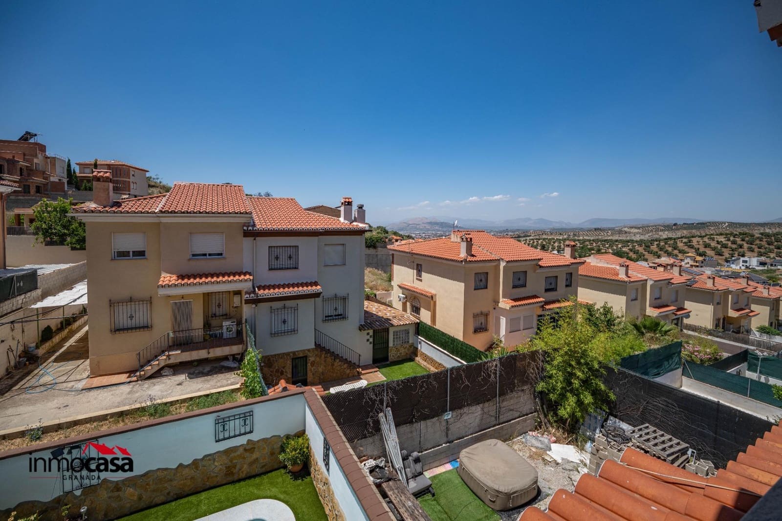 3 slaapkamer Halfvrijstaande villa te koop in Jun met zwembad garage - € 255.000 (Ref: 9894052)