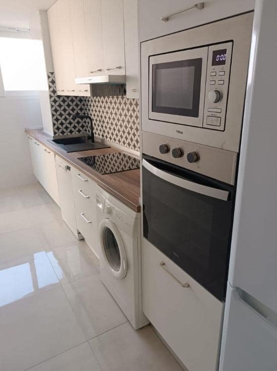 3 bedroom Flat for rent in Granada city - € 850 (Ref: 9908123)