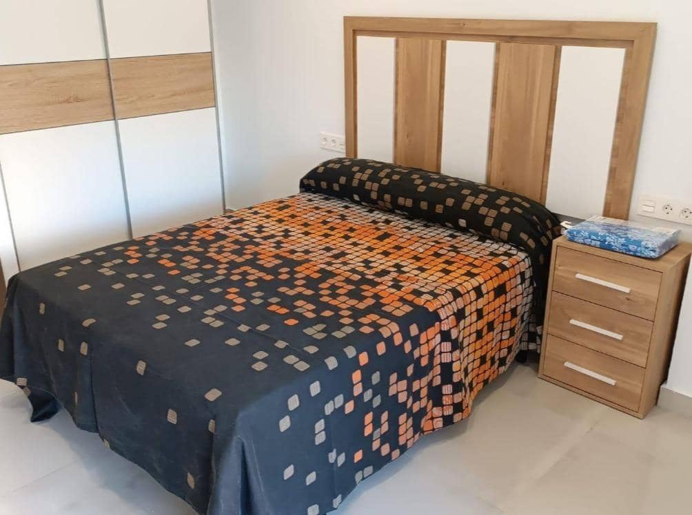 3 bedroom Flat for rent in Granada city - € 850 (Ref: 9908123)