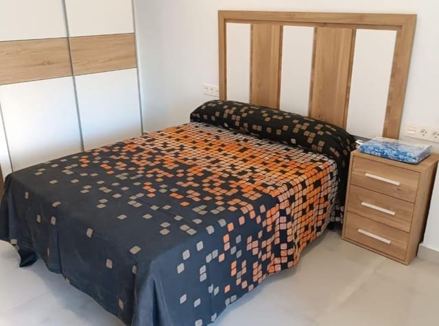 3 bedroom Flat for rent in Zaidin, Granada city - € 850 (Ref: 9908123)