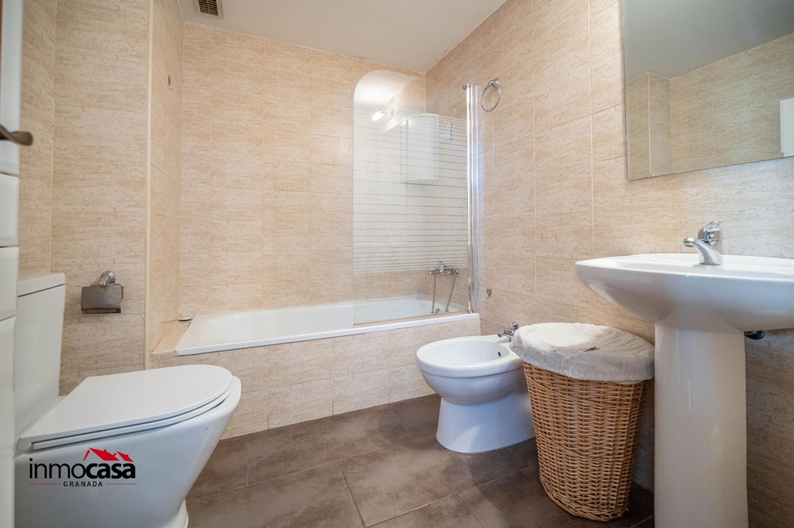 3 sovrum Lägenhet till salu i Granada stad med garage - 159 500 € (Ref: 9913300)